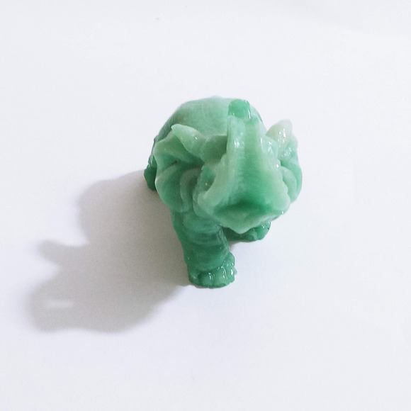 Vtg Jade Green Lucky Elephant Trunk Up Repaired Back Leg (9b) - Picture 2 of 5